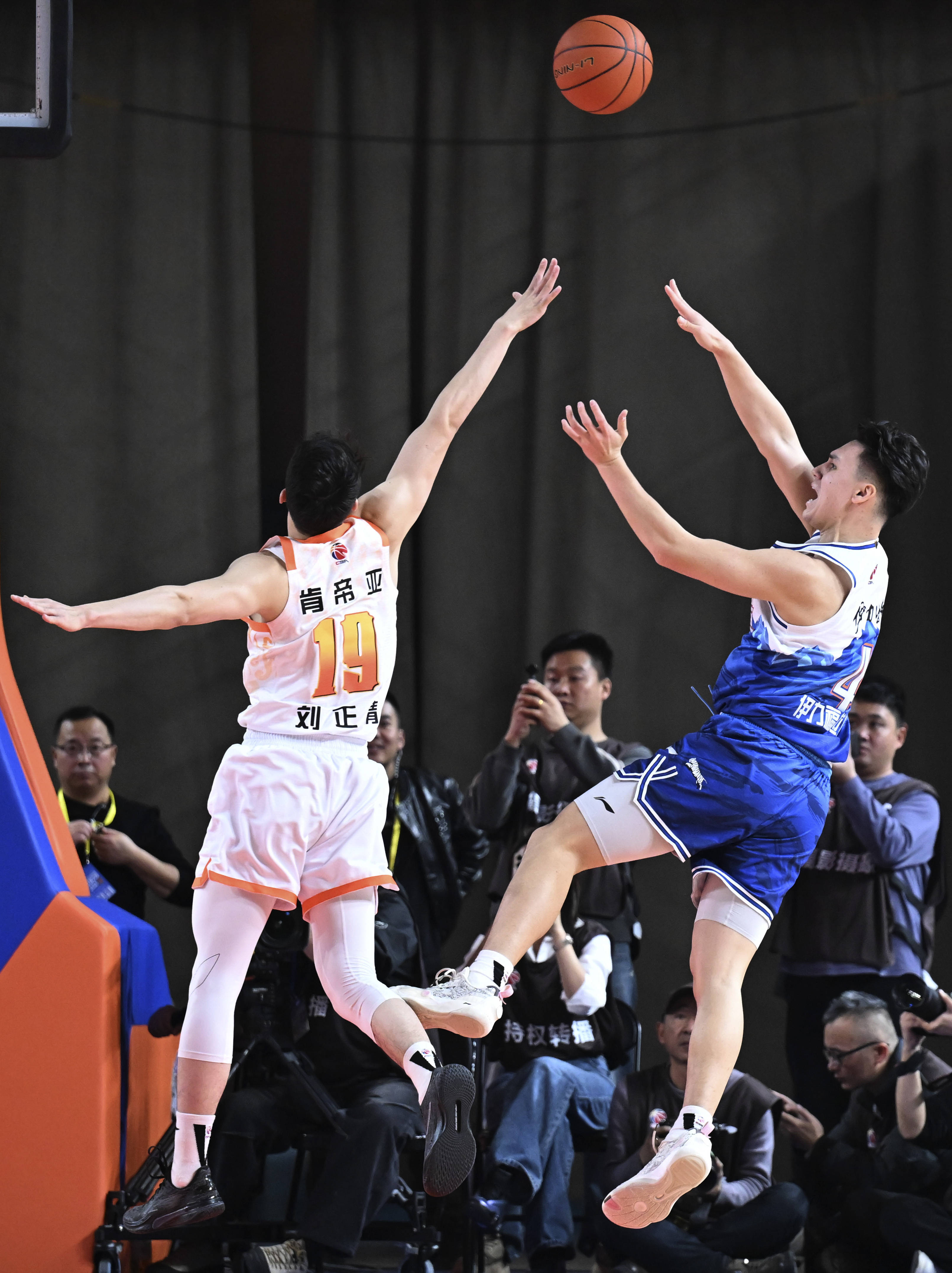 从斯图加特围绕CBA季后赛远射贴柱到广厦男篮冲刺阶段手感冰凉，哈登在阿森纳比赛中势不可挡