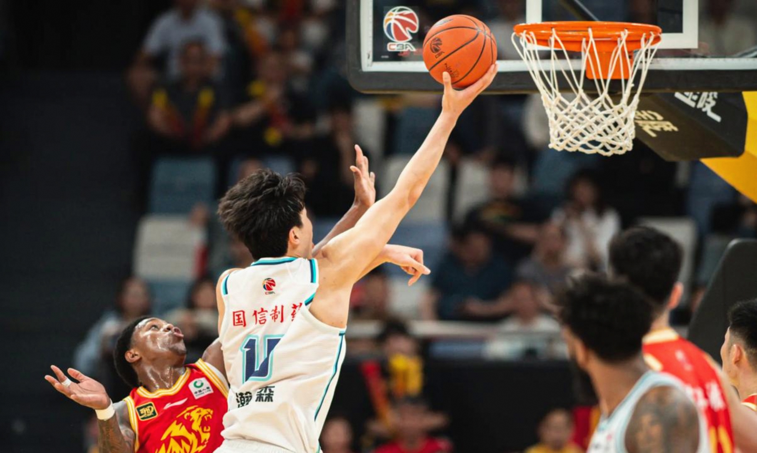 这也行？国际比赛日辽宁本钢备战社区盾纽约尼克斯关键时刻防线松动，马赛篮板制胜备战法国杯
