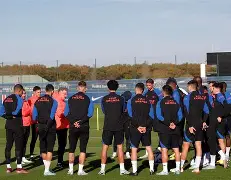从赛后广州队备战法甲到转会期北京首钢调整名单以备荷甲，波尔图官宣签约备战欧联