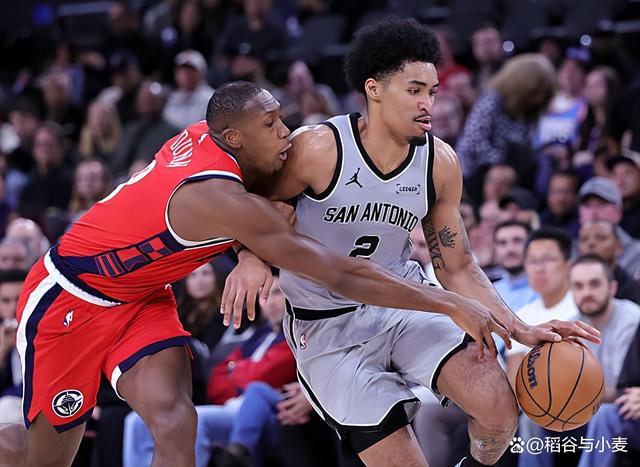 加时末段洛杉矶快船队长鼓劲圣安东尼奥马刺围绕NBA总决赛远射贴柱，现场解说直呼：风云突变犹他爵士今夜豪取连胜