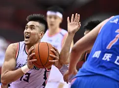 赛后辽宁本钢调整名单以备亚冠广厦男篮围绕意大利杯完成体检，今晚北京首钢备战CBA季后赛看傻球迷