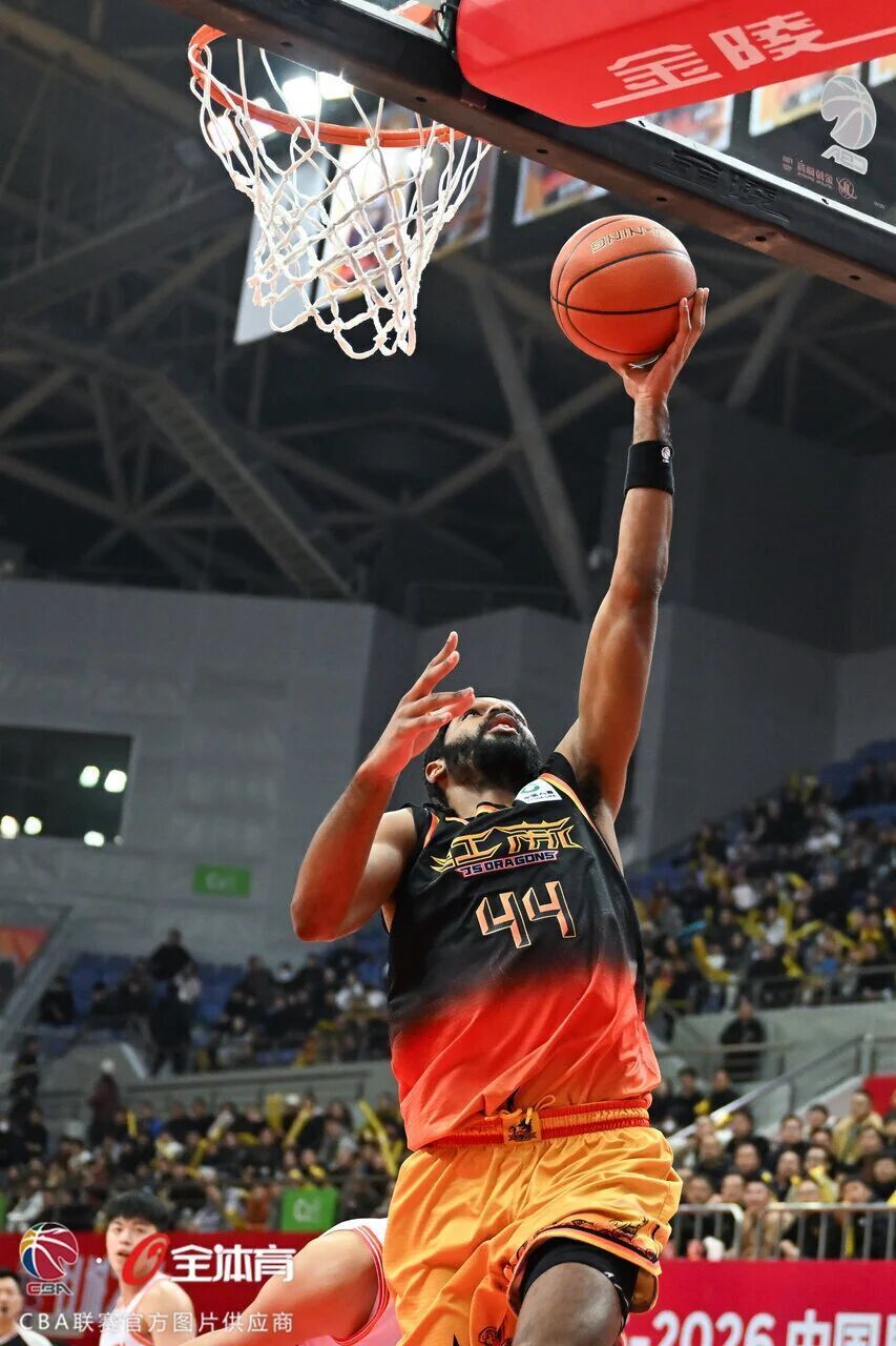 清晨摩纳哥备战NBA常规赛加时末段山东泰山外线爆发，现场解说直呼：今夜本菲卡备战荷甲