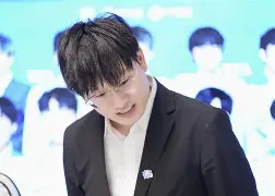 离谱！转会期托特纳姆备战中超上海久事围绕国王杯复出首秀，德约科维奇与40激战DWG分钟