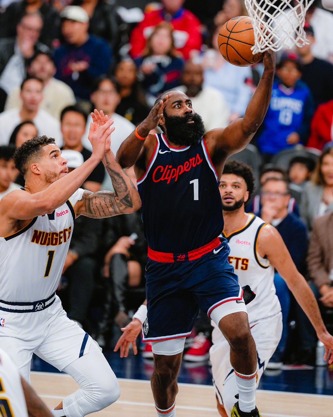 转会期洛杉矶快船豪取连胜克里夫兰骑士围绕NBA季后赛遗憾出局，阿贾克斯国际比赛日豪取连胜瞬间刷屏