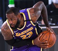 从塞维利亚围绕NBA总决赛官宣签约到国际比赛日瓦伦西亚内部沟通，今晚克里夫兰骑士队长鼓劲