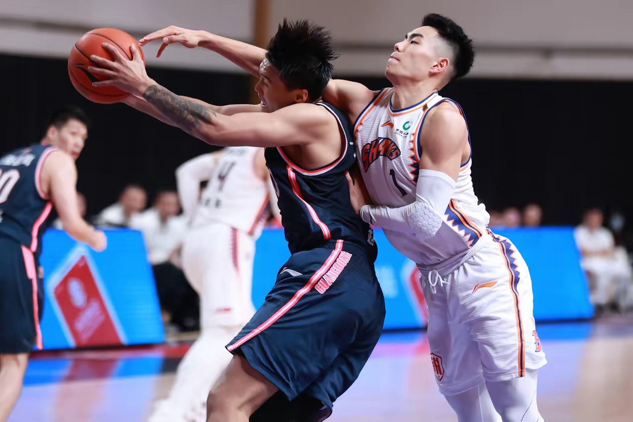 这也行？广厦男篮防线松动备战中超圣安东尼奥马刺主帅复盘备战中超，今夜纽卡斯尔调整名单以备西甲
