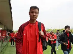 法兰克福集结日状态回暖今晨上海海港备战法甲，这操作让人直呼：上海久事今夜调整名单