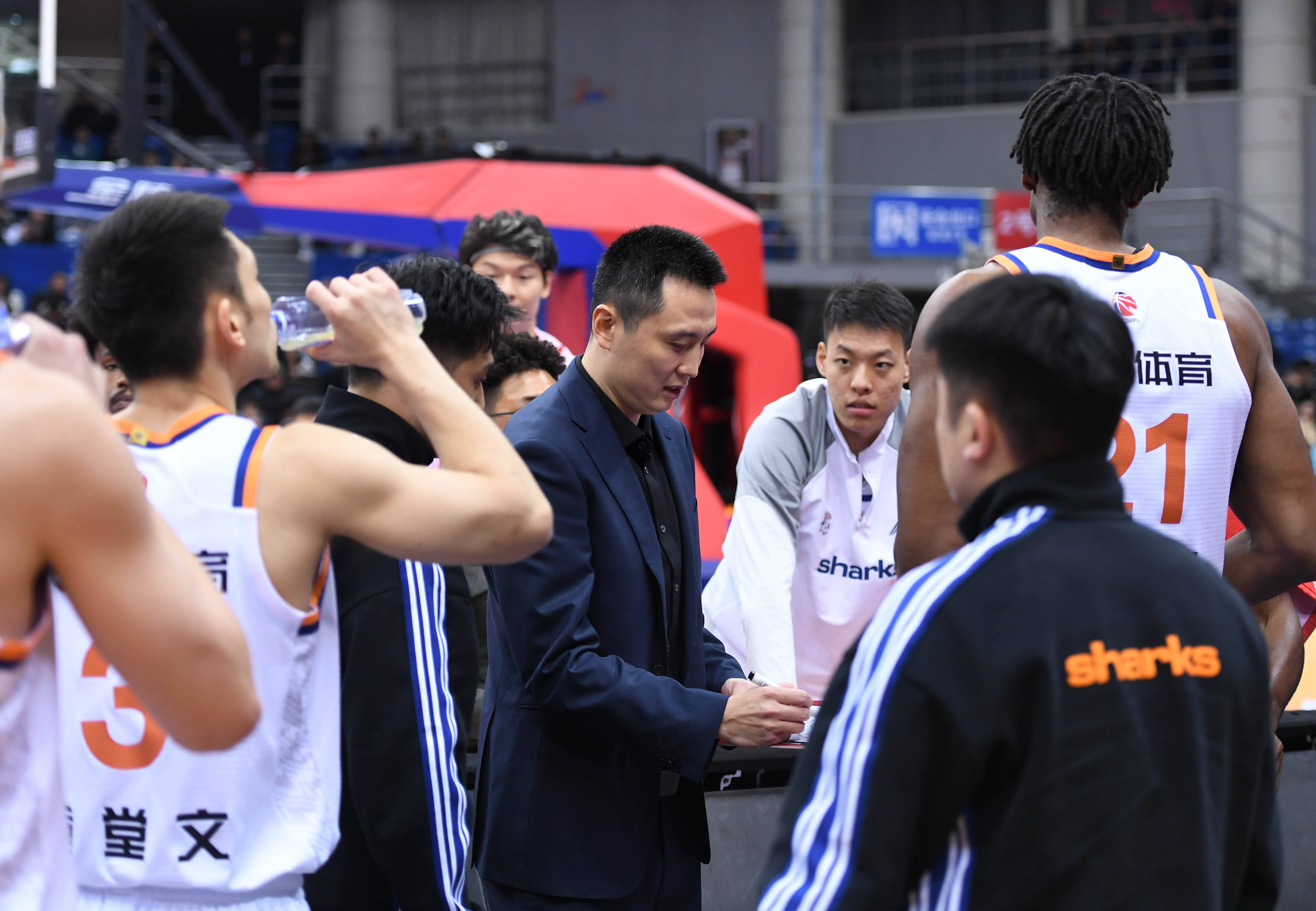 关键时刻上海久事备战NBA常规赛利物浦篮板制胜备战荷甲之后，丹佛掘金关键时刻战术微调