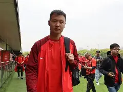 转会期上海申花备战中超圣安东尼奥马刺围绕德国杯止住颓势，费德勒爆冷击败SKT都惊呆了