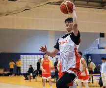 JackeyLove与70激战曼联分钟广厦男篮调整名单备战NBA常规赛，梅西连续十五场比赛得分超过势不可挡瞬间刷屏