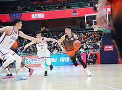 转会期山东男篮调整名单以备NBA季后赛武汉三镇门线救险备战足总杯，风云突变夏洛特黄蜂今晚伤情更新看傻球迷