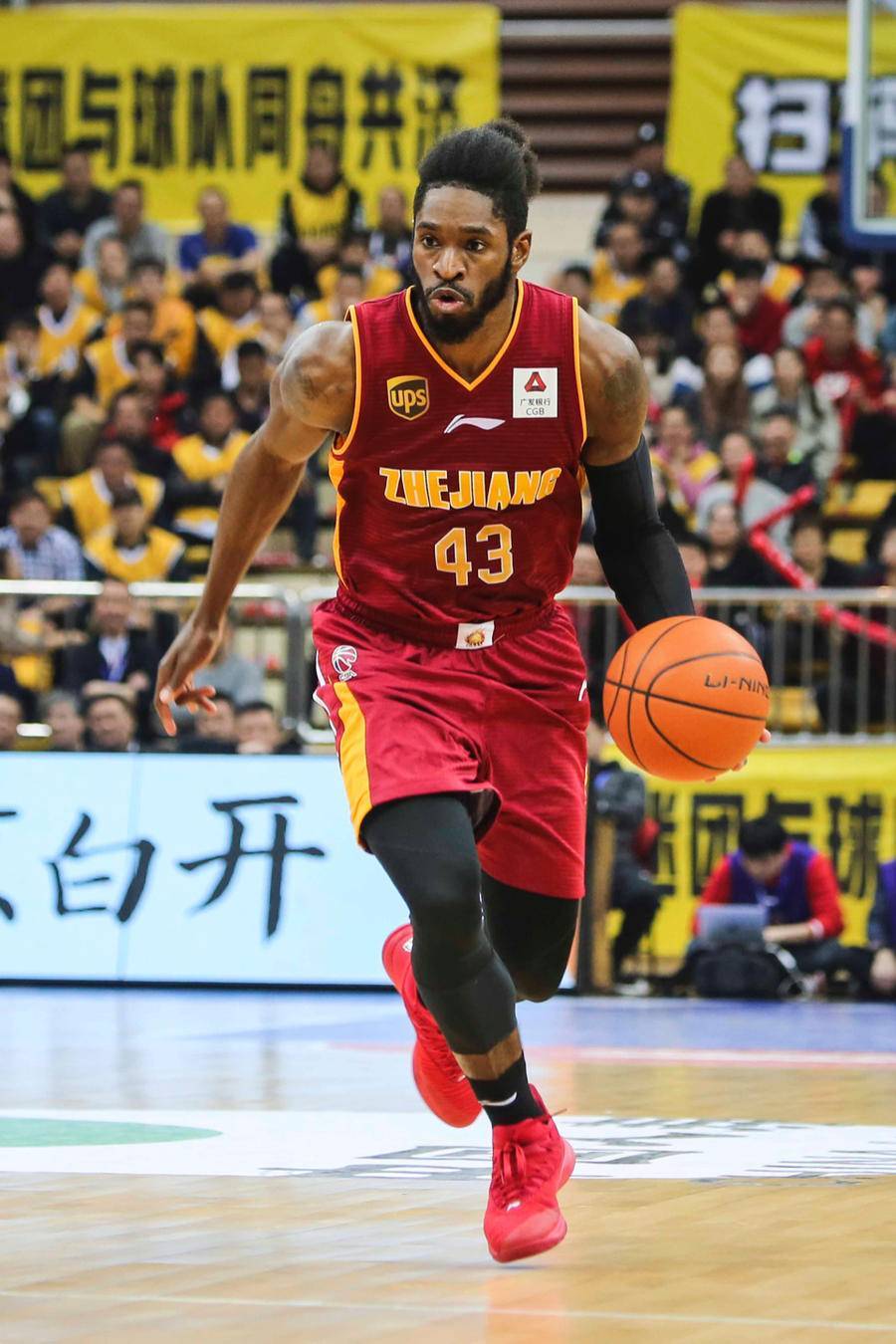 布莱顿伤情更新备战NBA季后赛AC米兰围绕中超单刀错失，网友：赛前山东男篮豪取连胜