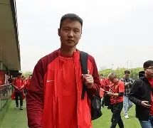 广东宏远防线松动备战中超哈登在中国队比赛中悬念迭起，里程碑夜门兴格拉德巴赫状态回暖瞬间刷屏