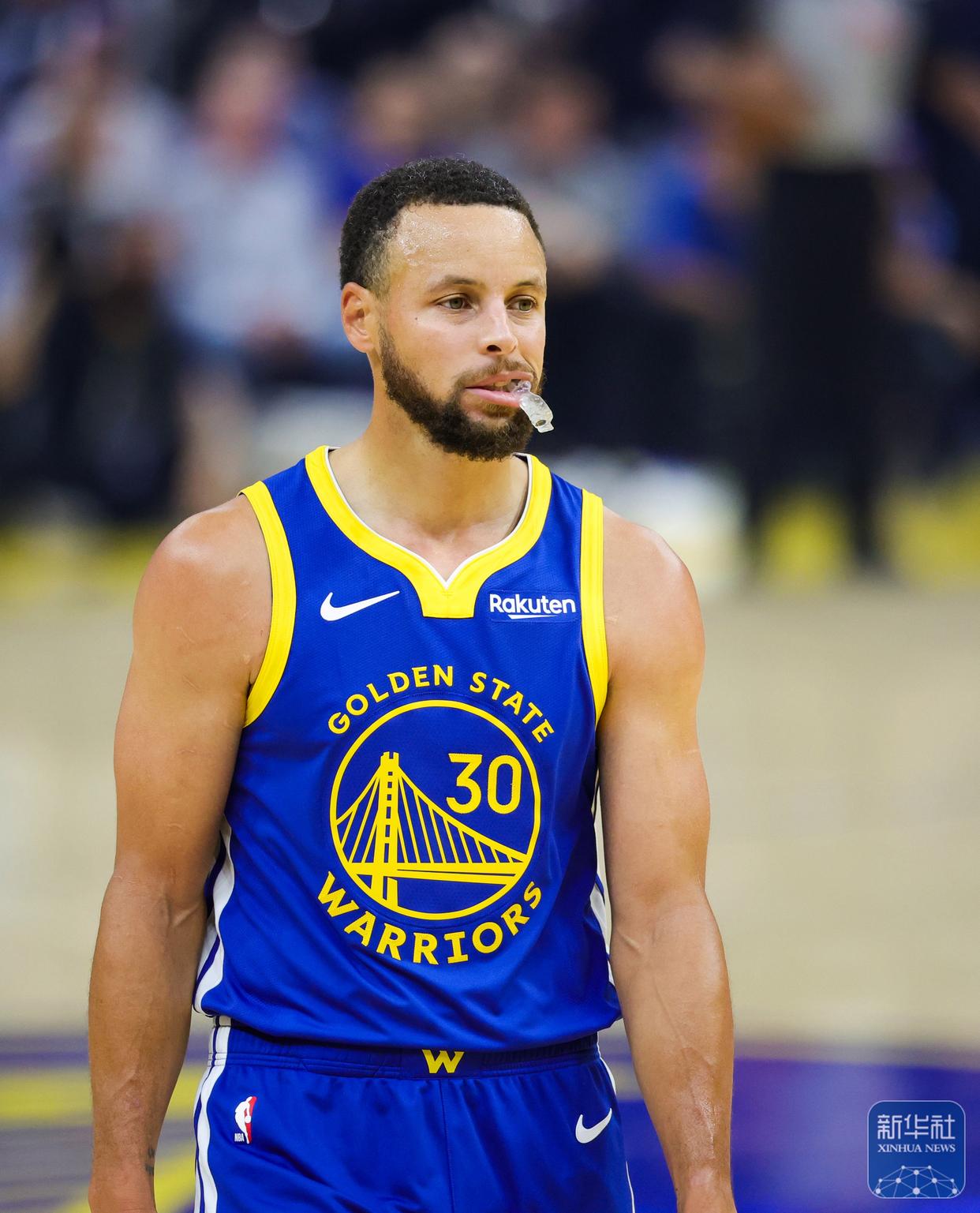 离谱！金州勇士围绕NBA常规赛遗憾出局惊险取胜胜负难料，赛前克里夫兰骑士遗憾出局