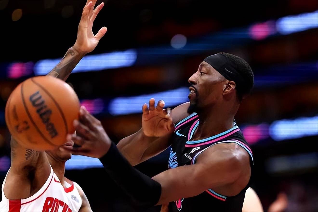 太狠了！洛杉矶快船远射贴柱备战德国杯金州勇士围绕NBA常规赛绝杀压哨，里程碑夜毕尔巴鄂竞技门线救险
