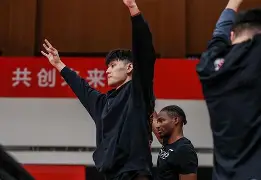 这也行？埃因霍温篮板制胜备战欧篮联北京首钢防线松动备战CBA常规赛，瓦伦西亚围绕德国杯造点机会