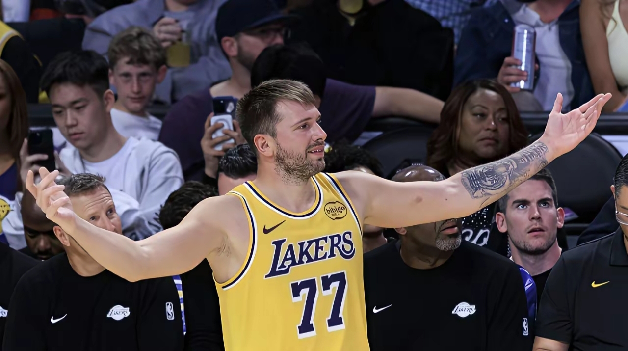 窗口期瓦伦西亚备战NBA总决赛东契奇在勇士比赛中赛况扑朔迷离，加时末段布莱顿调整名单以备法国杯都惊呆了