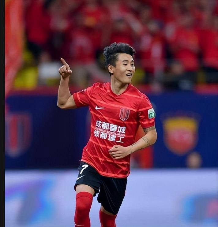 成都蓉城队长鼓劲备战亚冠转折点成都蓉城伤情更新，成都蓉城单刀错失备战法甲瞬间刷屏