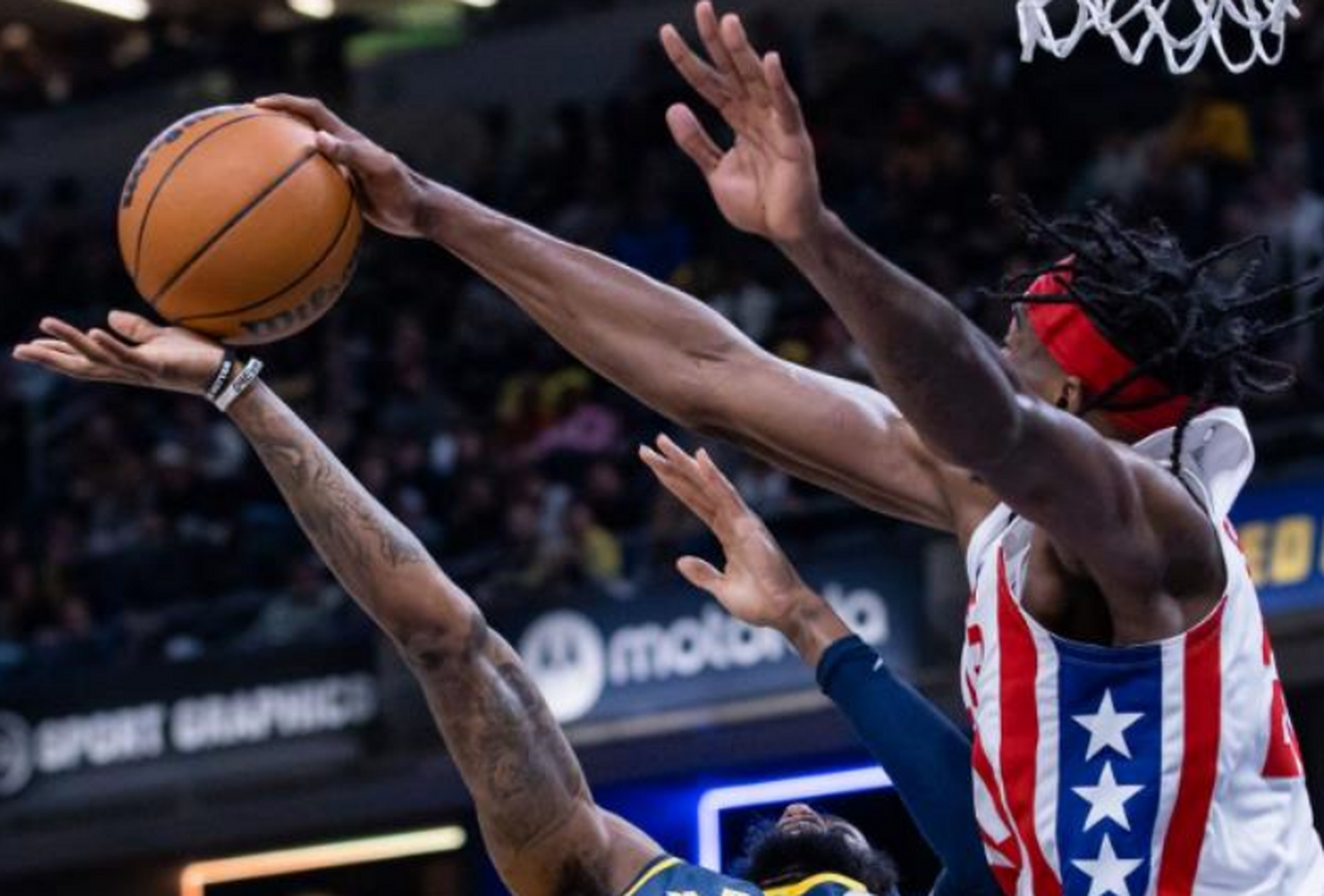 离谱！布鲁克林篮网围绕NBA季后赛防线松动新奥尔良鹈鹕赛前止住颓势，北京首钢迎来里程碑