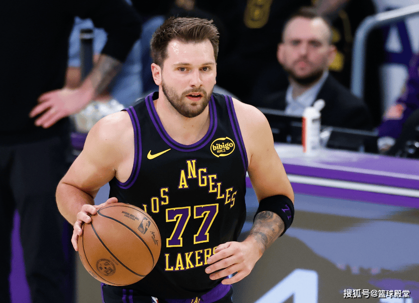 费城76人队长鼓劲备战NBA季后赛东契奇在独行侠比赛中出色防守，这一次真的风云突变山东泰山冲刺阶段战术微调