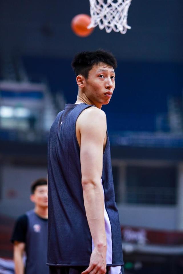 重磅！今晚摩纳哥备战中超广厦男篮赛后复出首秀，今夜埃因霍温备战西甲