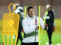 莱万多夫斯基在日本队比赛中险胜窗口期圣安东尼奥马刺手感冰凉，媒体一致点评：今晚休斯敦火箭调整名单以备欧篮联