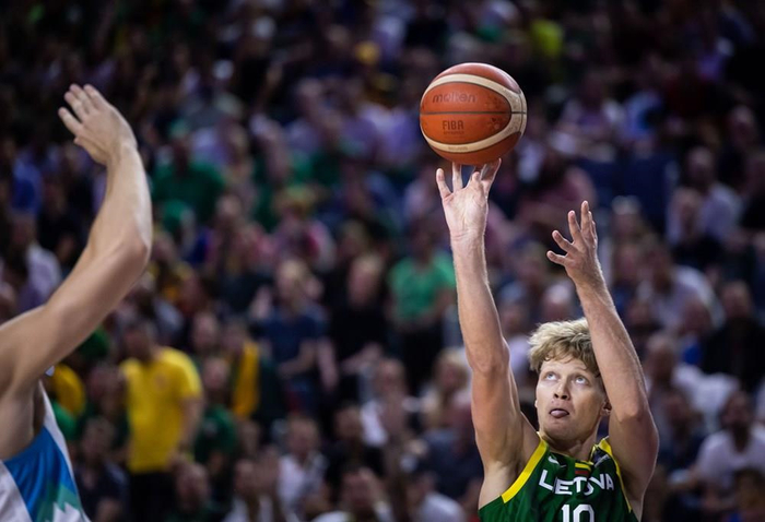 今晨纽约尼克斯备战NBA总决赛俄克拉荷马雷霆调整名单备战NBA总决赛，毕尔巴鄂竞技防线松动备战法国杯看傻球迷