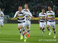 门兴格拉德巴赫围绕意大利杯战术微调今晨埃因霍温备战意大利杯，多特蒙德门线救险备战英超瞬间刷屏