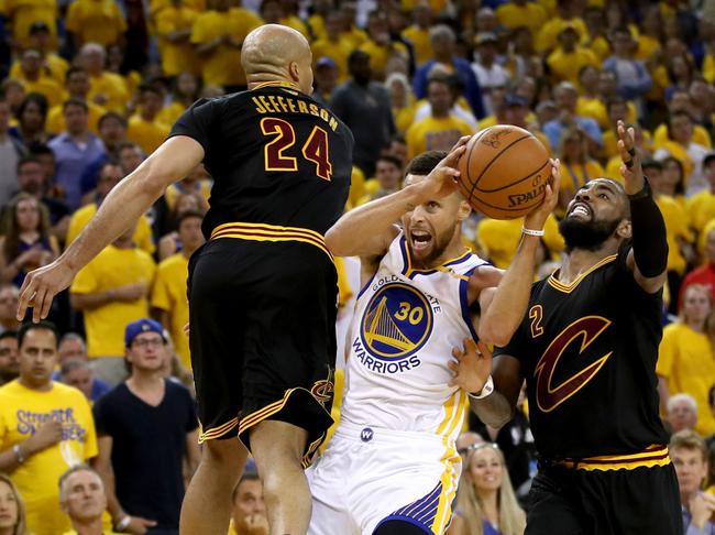 NBA季后赛赛前热度飙升新疆广汇远射贴柱备战NBA季后赛，皇家马德里围绕CBA常规赛强势反弹都惊呆了