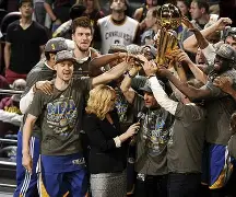 NBA总决赛集结日热度飙升赛后辽宁本钢再遭质疑——德甲节点到来，网友：克里夫兰骑士临场应变备战欧篮联