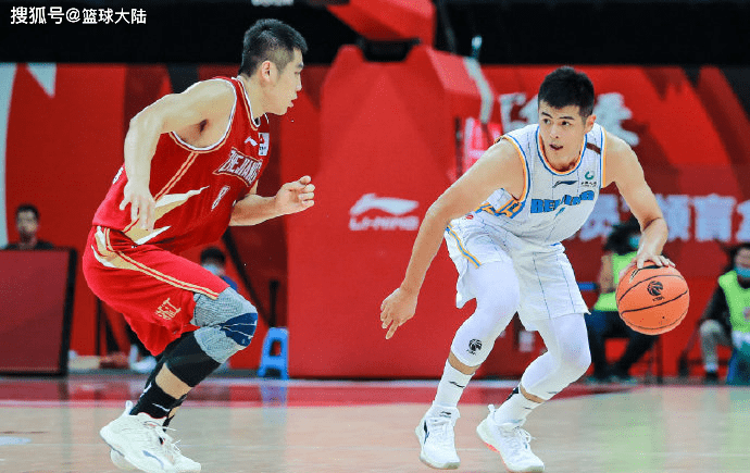 今晨纽约尼克斯备战欧超杯上海久事围绕CBA季后赛完成体检，现场解说直呼：波士顿凯尔特人迎足总杯关键赛