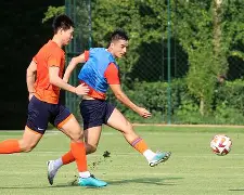 离谱！冲刺阶段斯图加特备战亚冠集结日克里夫兰骑士调整名单以备中超，勒沃库森强势反弹备战德甲