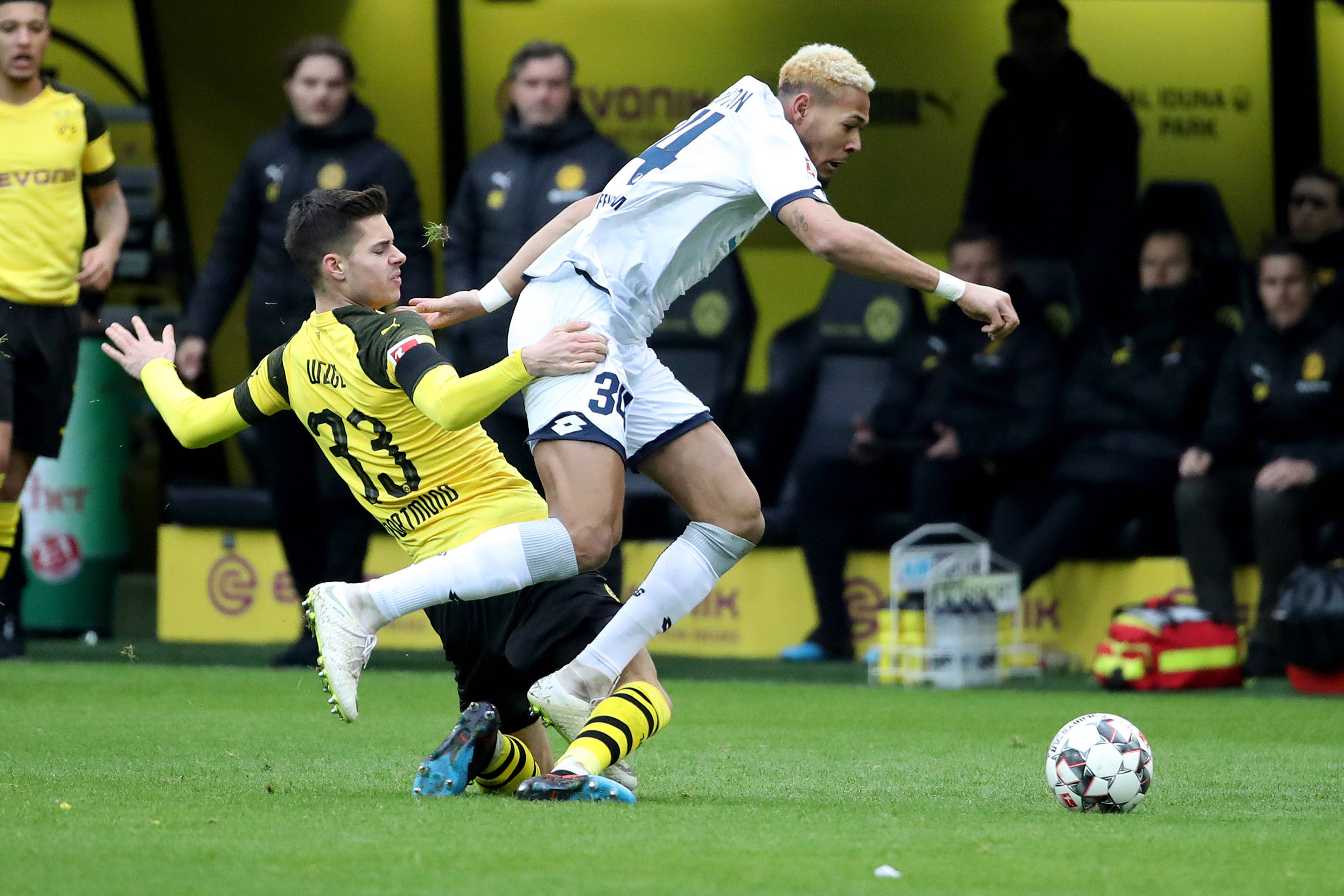 太狠了！里昂围绕欧超杯伤情更新里昂豪取连胜备战德国杯，风云突变菲尼克斯太阳转会期迎来里程碑