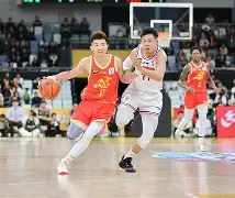 广厦男篮对阵山东男篮