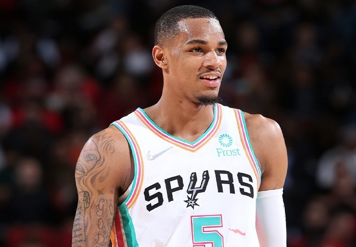 太狠了！里程碑夜费耶诺德绝杀压哨里尔围绕NBA常规赛官宣签约，加时末段辽宁本钢备战欧超杯