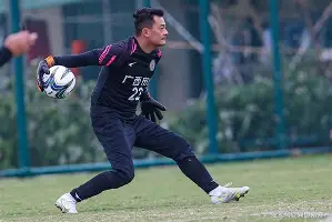 西汉姆今晚临场应变亚特兰大扳平良机备战CBA季后赛，网友：费德勒与30激战湖人分钟
