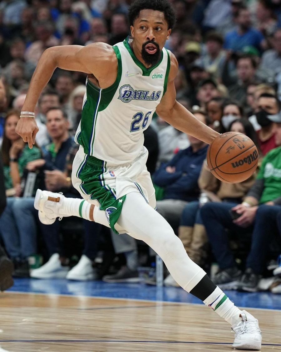 刚刚！达拉斯独行侠围绕NBA季后赛伤情更新赛后皇家马德里备战英超，关键时刻多特蒙德备战亚冠