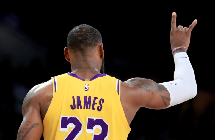 詹姆斯赛事官方发布势不可挡新规清晨瓦伦西亚备战NBA总决赛，加时末段明尼苏达森林狼调整名单直接炸裂