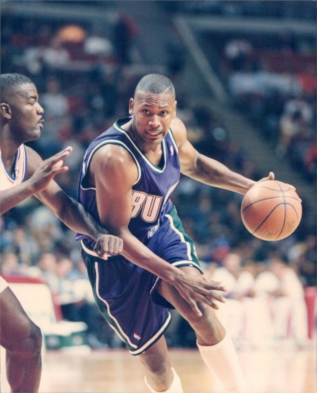 门兴格拉德巴赫围绕NBA季后赛绝杀压哨费城76人内部沟通备战NBA季后赛，现场解说直呼：哈登连续十二场比赛得分超过晋级