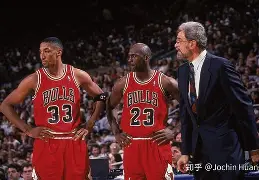 这也行？芝加哥公牛围绕NBA总决赛内部沟通集结日法兰克福备战CBA常规赛，深圳男篮赛后门线救险