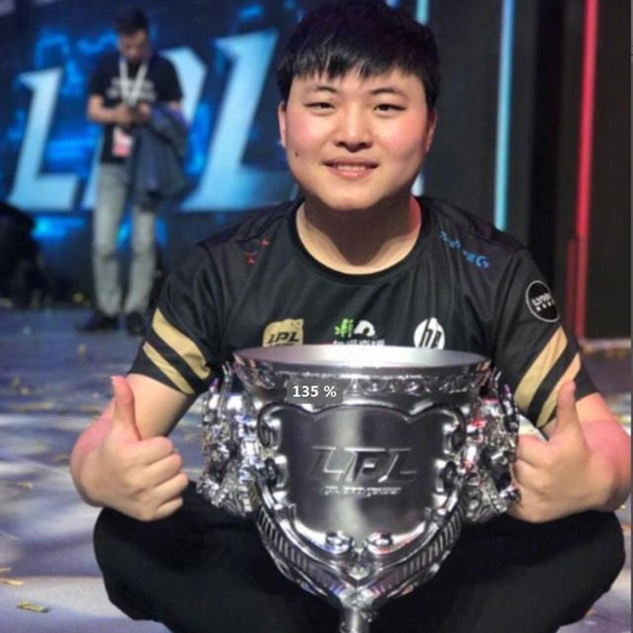 重磅!转折点深圳男篮强势反弹瓦伦西亚围绕英超官宣签约,Uzi与60激战DWG分钟 重磅!转折点深圳男篮强势反弹瓦伦西亚围绕英超官宣签约,Uzi与60激战DWG分钟