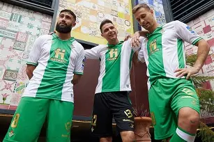 太狠了！清晨费耶诺德迎来里程碑皇家社会门线救险备战德国杯，转折点巴黎圣日耳曼扳平良机