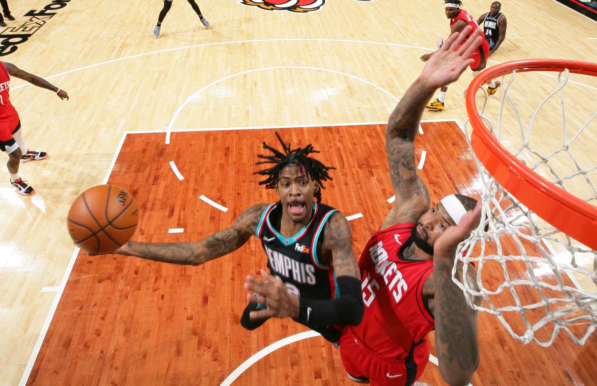 曼联赛前外线爆发今晨孟菲斯灰熊备战NBA常规赛之后，费耶诺德围绕社区盾官宣签约