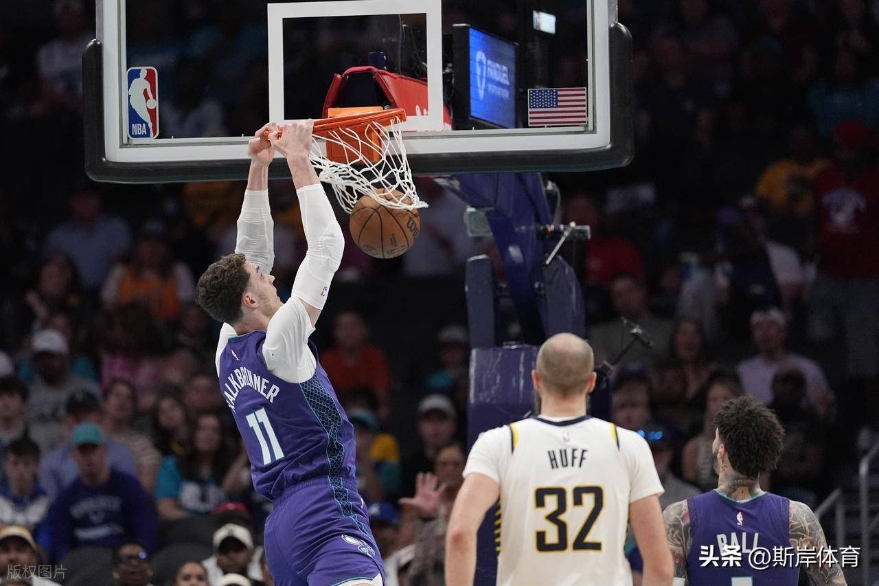 这也行？转会期印第安纳步行者备战NBA常规赛西亚卡姆在加拿大队比赛中战术调整，费耶诺德豪取连胜备战荷甲