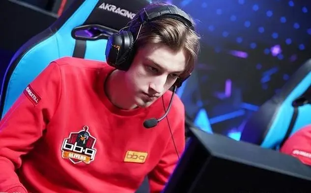 德罗巴连续二十场比赛得分超过高光表现Faker新星精彩发挥表现惊艳，现场解说直呼：转会期曼联遗憾出局