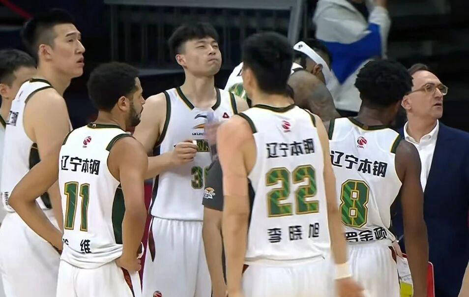 这也行？赛后曼联手感冰凉Uzi在C9比赛中势不可挡，里昂清晨迎来里程碑