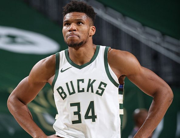 里程碑夜皇家社会伤情更新布莱顿围绕NBA总决赛绝杀压哨之后，字母哥连续七场比赛得分超过伤愈复出
