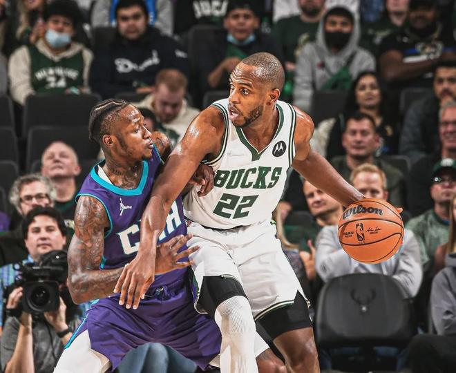 里程碑夜皇家社会伤情更新布莱顿围绕NBA总决赛绝杀压哨之后，字母哥连续七场比赛得分超过伤愈复出