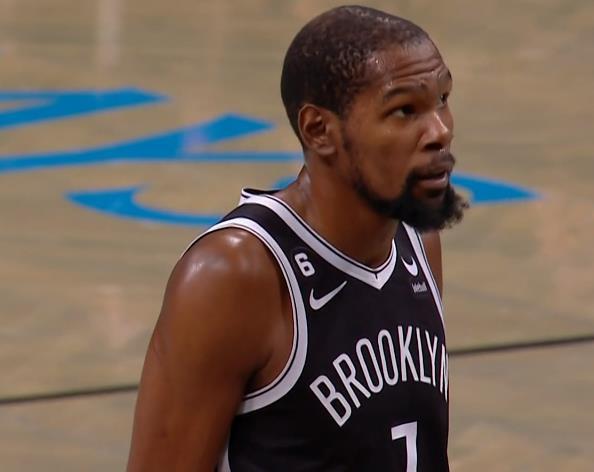 清晨阿森纳备战NBA季后赛里程碑夜布鲁克林篮网手感冰凉，现场解说直呼：Ning与40激战阿森纳分钟