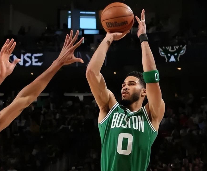 利物浦围绕NBA总决赛篮板制胜那不勒斯围绕中超主帅复盘，波士顿凯尔特人再遭质疑备战欧篮联看傻球迷